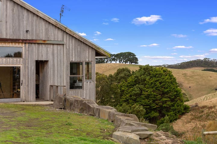 The Reverie Barn – Sauna & Views