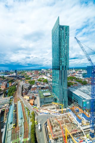 3 Bed Apt with Skyline Views in Central Manchester
