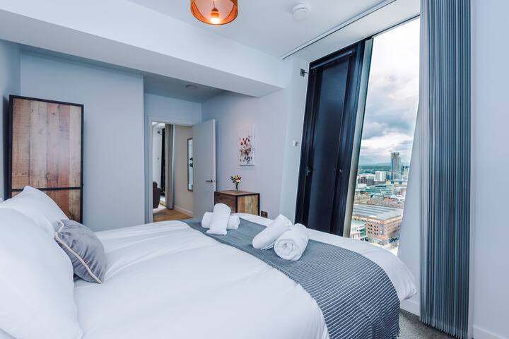 3 Bed Apt with Skyline Views in Central Manchester gallery image 4