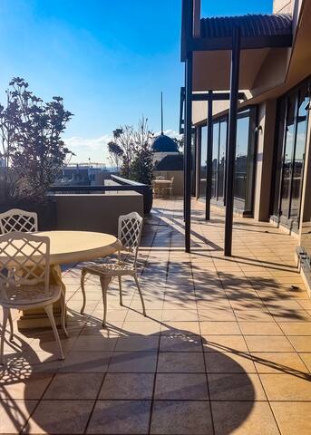 3 Bedroom Penthouse | Melbourne Metropole gallery image 3