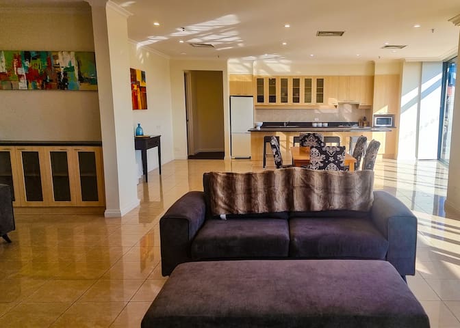 3 Bedroom Penthouse | Melbourne Metropole