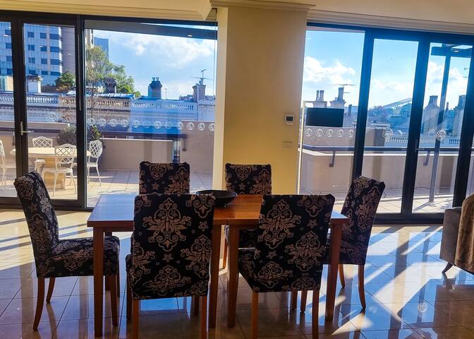 3 Bedroom Penthouse | Melbourne Metropole gallery image 4