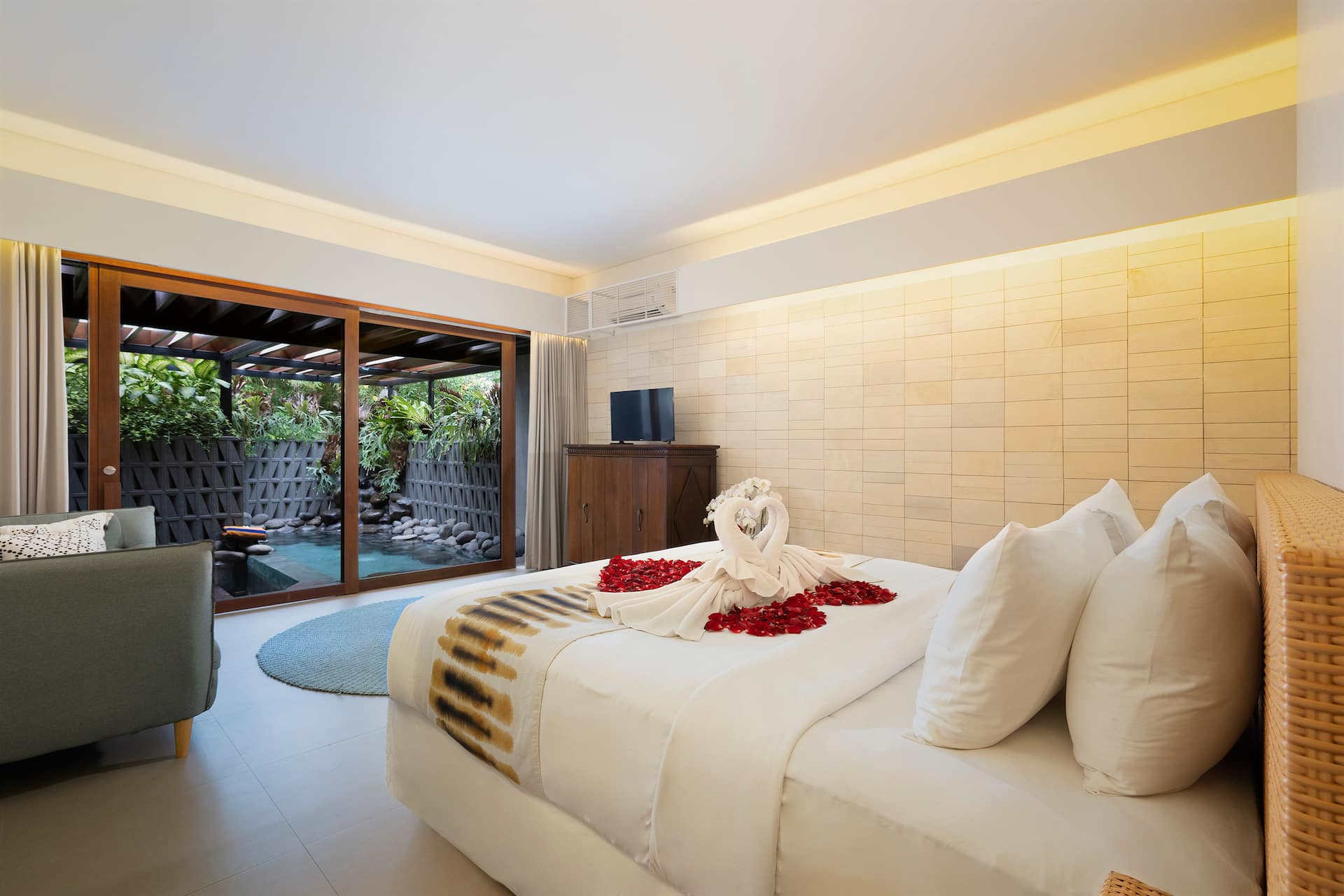 Executive Plunge Pool Hideaway Room in Canggu 3
