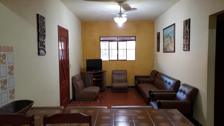 Casa / Piscina-amparo/serra Negra - Wifi 100 Megas - Amparo