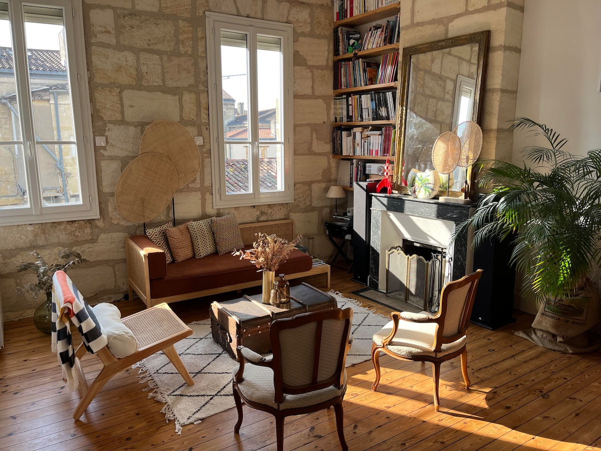 Top performing Airbnb: Bordeaux Centre Terrace Apartment in Chartrons Grand Parc Jardin Public