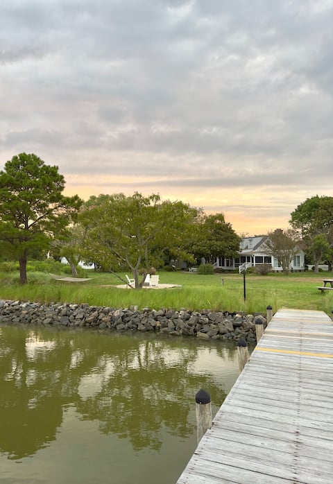 Waterfront Cottage | Private Dock & Beach | Kayaks