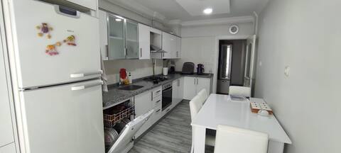 Well-maintained Full 2BR Apartment in the Center
