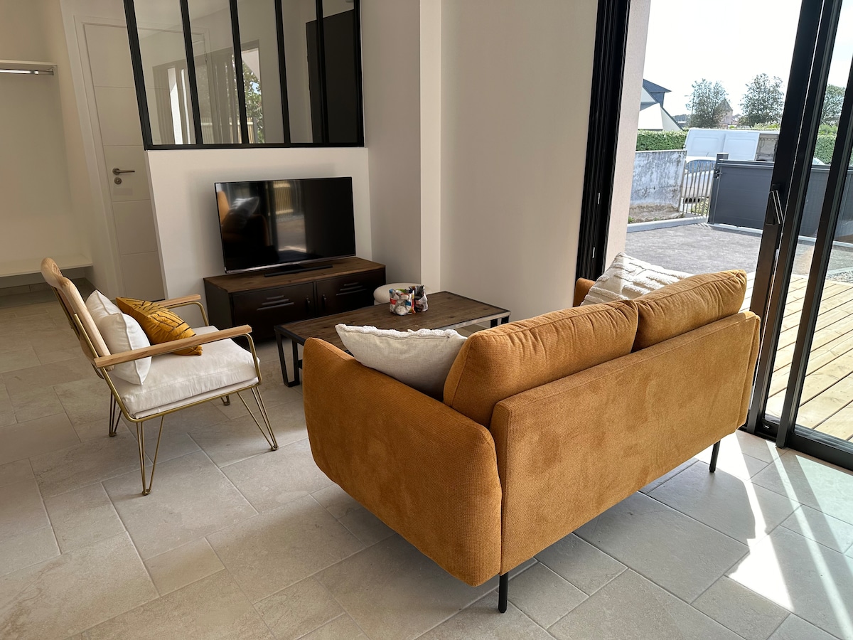 Popular Airbnb listing: Les Mouettes, private HOT TUB, all-inclusive package in Erdeven