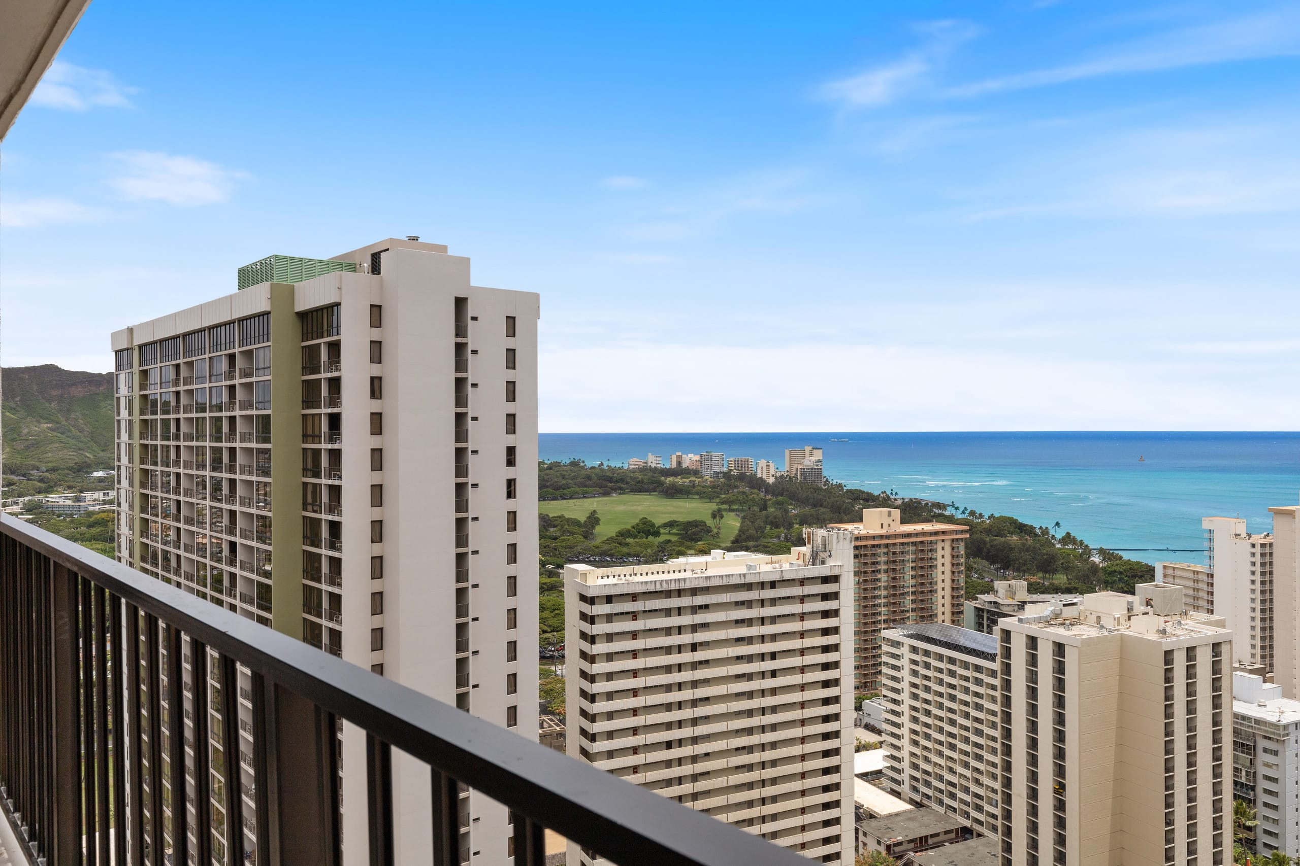 Hotel in Honolulu · ★4.76 · 1 bedroom · 3 beds · 1 private bath - Image 15
