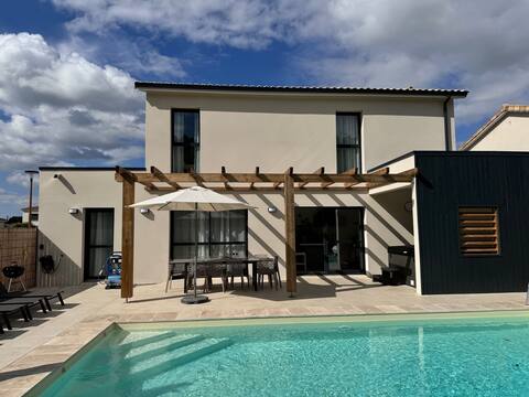 Villa 4 bedrooms with private pool + jacuzzi (11)