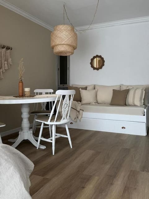 Top Airbnb: Beautiful studio in Maral 33 building in Area Centro