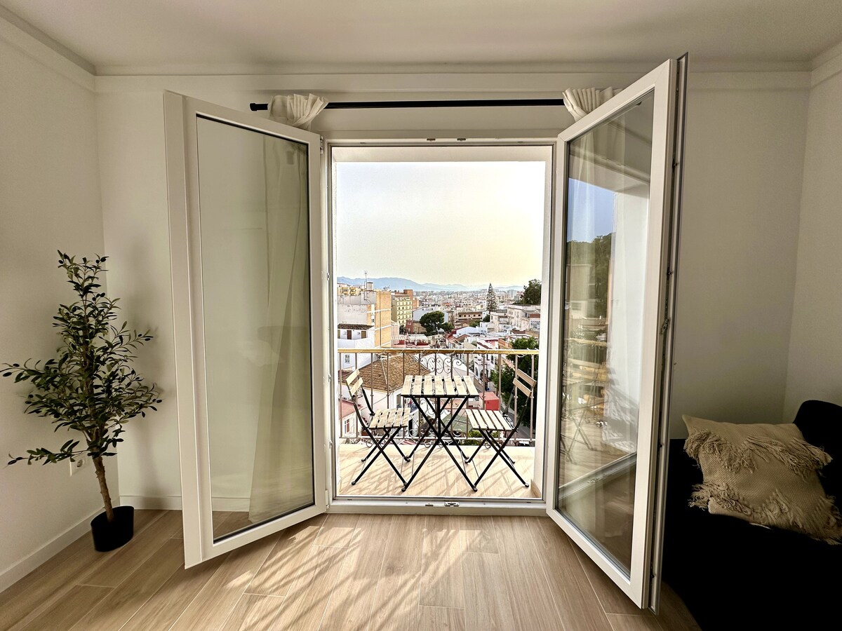 Top Airbnb: Penthouse with solarium and BBQ near the Center 6 pax in Conde De Ureña