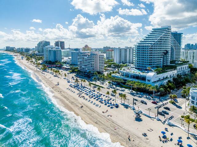 W Residence Penthouse 2BR + Den | Ocean Views gallery image 2