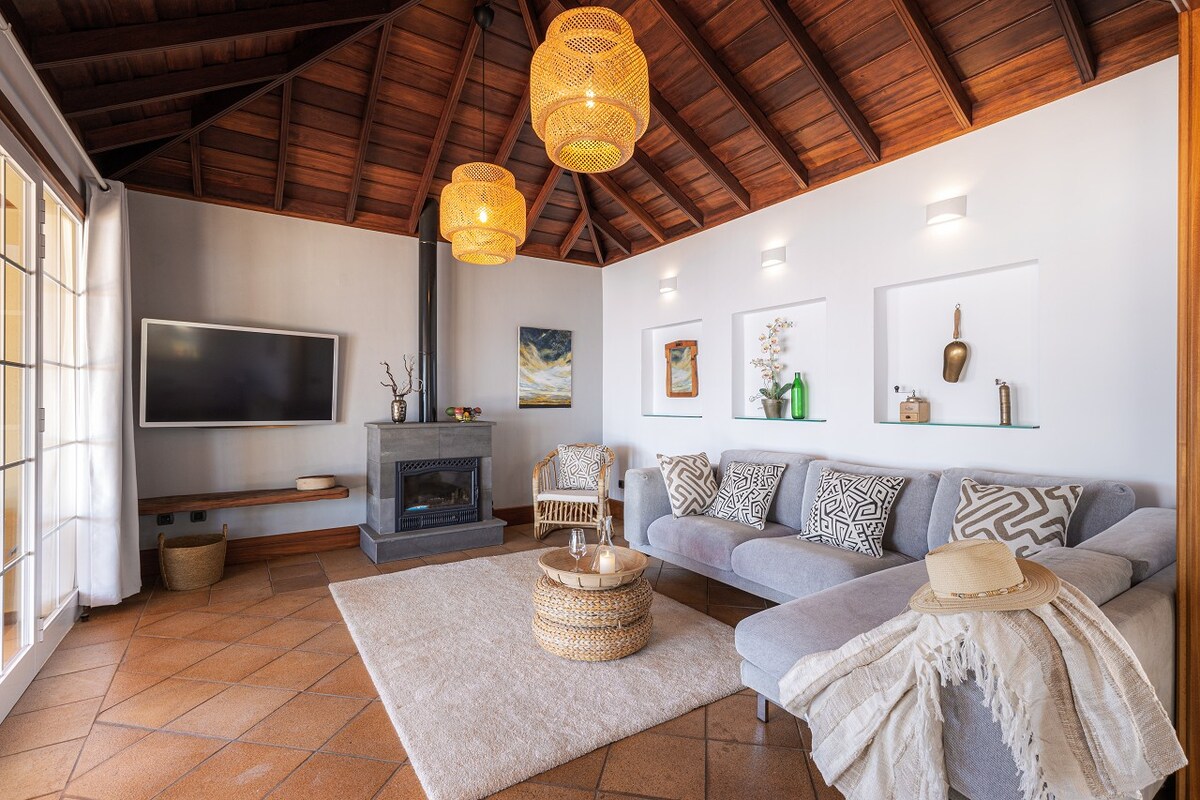 Top Airbnb: Dream villa with unique 180-degree sea view in Tijarafe