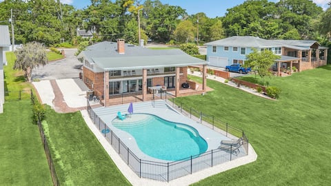 Family Friendly Lake House W/ Pool Near Legoland