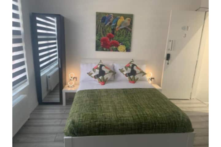 Hap Bloom Studio In Liverpool Near Anfield - Liverpool