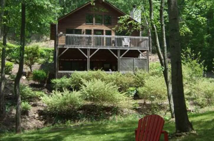 Hidden Gem in the mountains w/hot tub