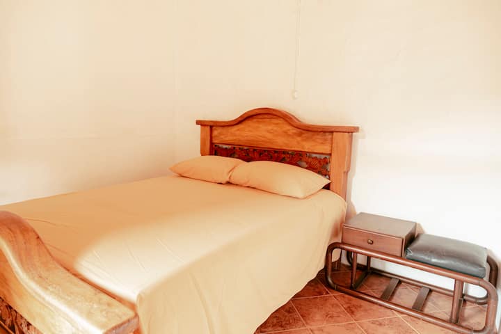 Habitación Privada Con Baño Compartido - Jardín