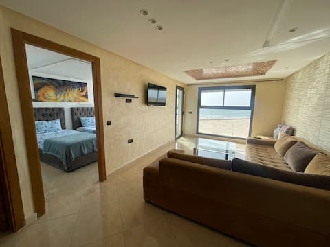 Popular Airbnb listing: sea view, direct access to the beach & close to the center in Mehdya