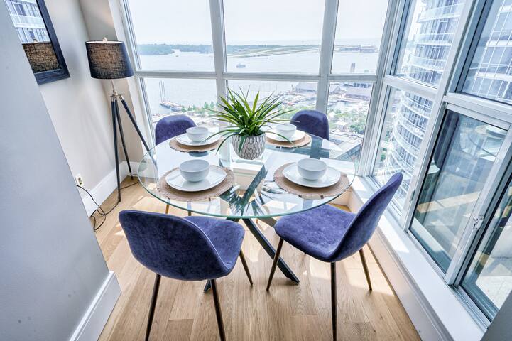 2 BDRM/2BTH with Parking/Union Station/ACC gallery image 3