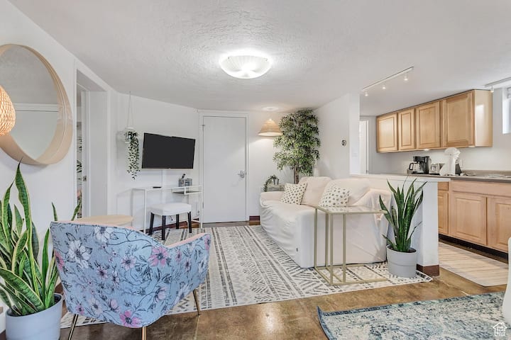 Sugarhouse Garden - 1 Bed / 1 Bath - Salt Lake City