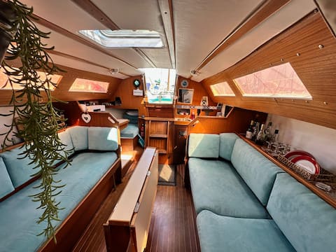 Top Airbnb: sailboat at dock in Canet En Roussillon