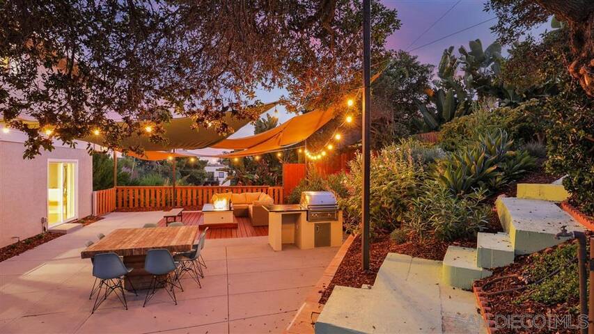 San Diego Oasis w/Hot Tub, Gym, Outdoor Movies! gallery image 4