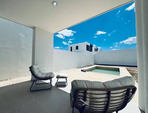 Casa Angeles, spacious and with a pool. Conkal Botanical Gardens