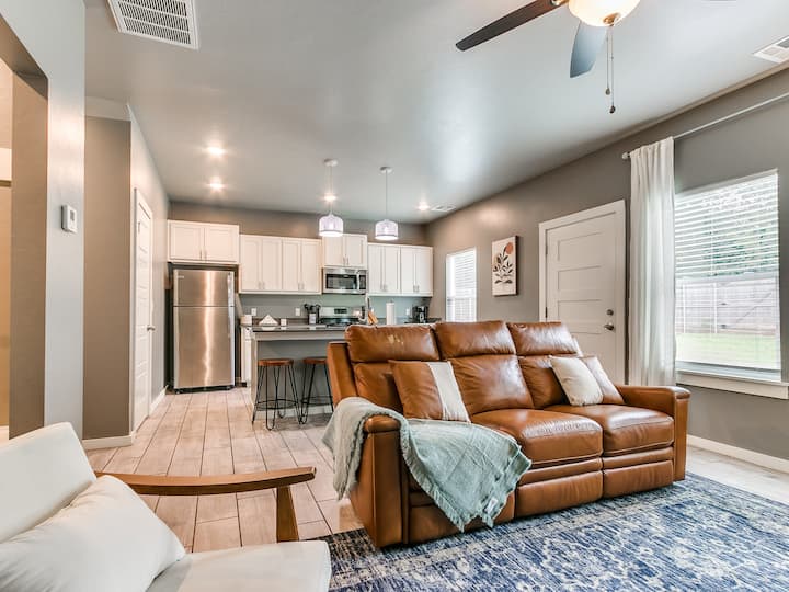 3bed/2.5b In Heart Of Midwest City - Midwest City, OK