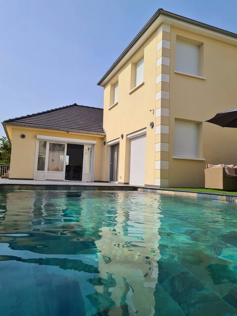 Villa avec piscine chauffée
