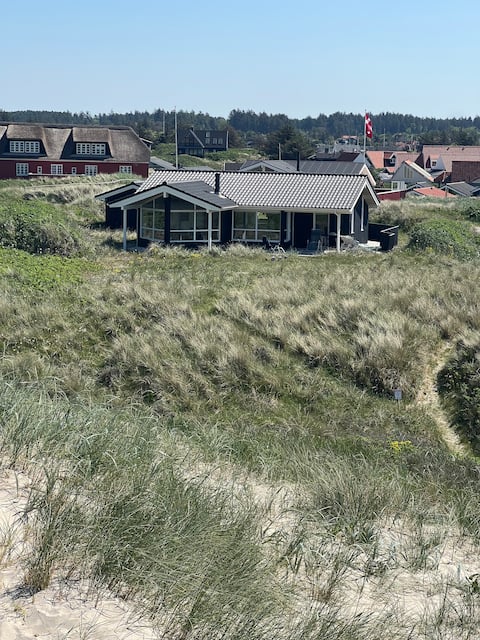 Beautiful cottage with ocean view 100 meters from the beach