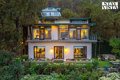 Hillcrest 4BR Pet Friendly Villa W/Lawn in Kasauli