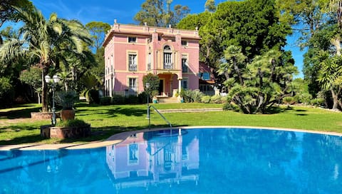 Historic Palazzo by the sea with 11 bedrooms