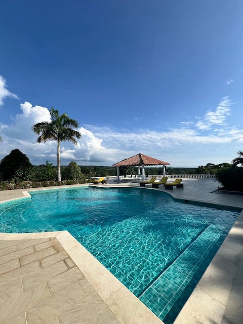 Spectacular vacation property