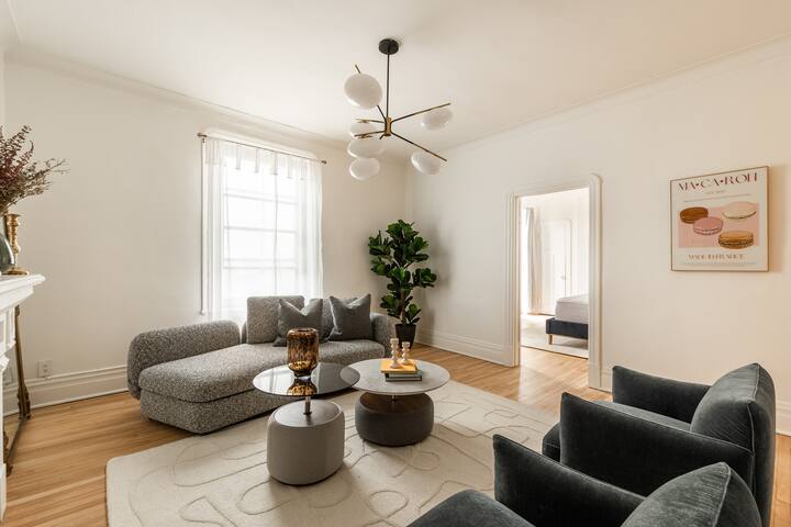 Chic apartment with Parisian accents | Plateau gallery image 5