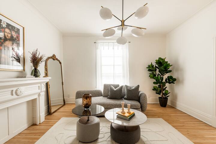 Chic apartment with Parisian accents | Plateau gallery image 3