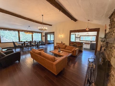 Top Airbnb: Creek Retreat Hot Tub & Views in Denver Metropolitan Area