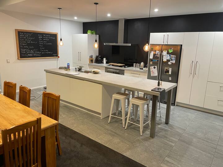 4 Bedroom House Sleeps 7 - Taupō