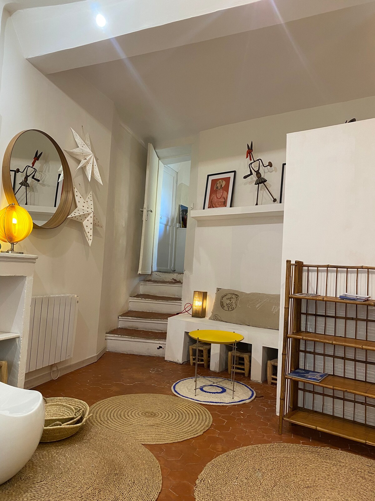 достъп до 1 - ви етаж

кухня, душ кабина.
