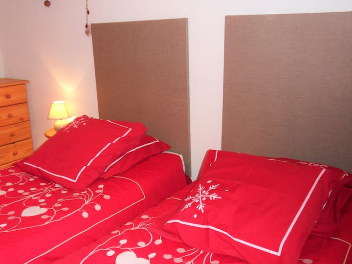 Изберете голямо двойно легло или 2 единични легла...