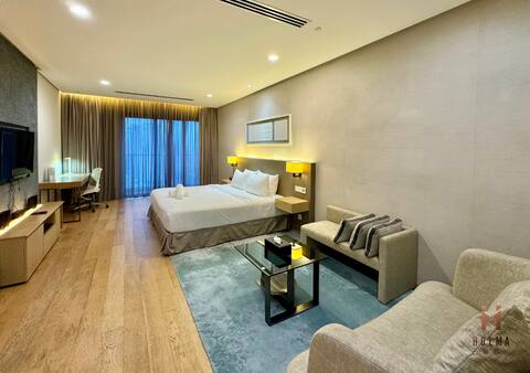 @SS33B 近双子塔｜浴缸 Studio Suites w/ Bathtub & Balcony!