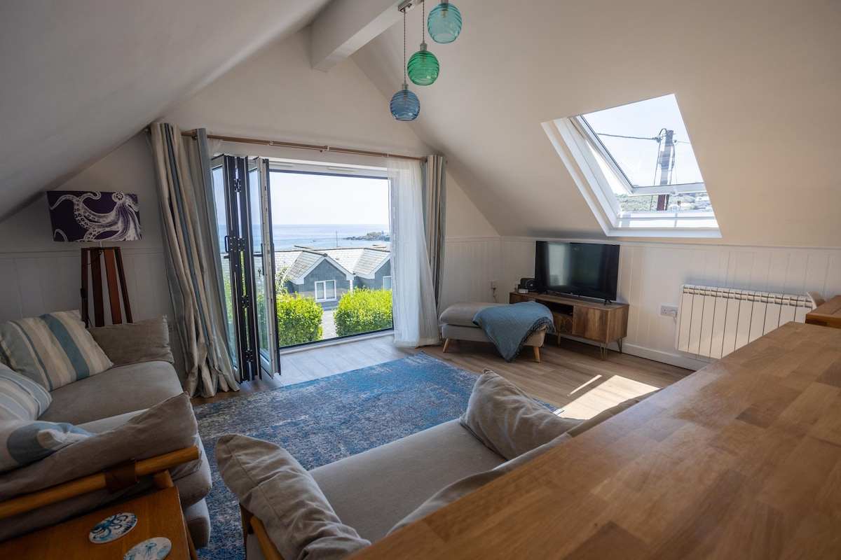 Successful Airbnb property: Seaside Cottage ideal for couples on SWCP in St. Keverne