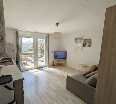 Top performing Airbnb: The little refuge (charming studio) in Chalais