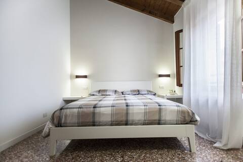 Apartment in historical setting 20 minutes from Venice