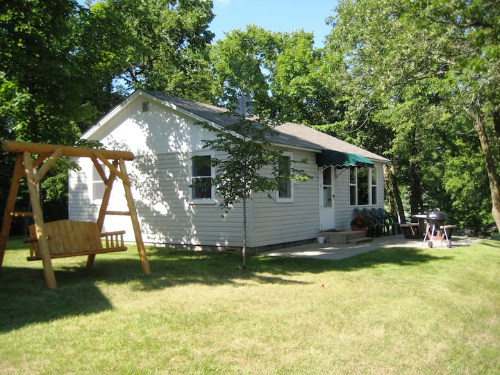 Quaint 2-bedroom Lakeside Cabin (Cabin 2) - Maplewood State Park, Pelican Rapids