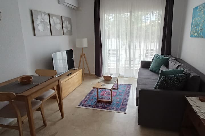 Cozy And Centrally Located Apartment - 貝納爾馬德納