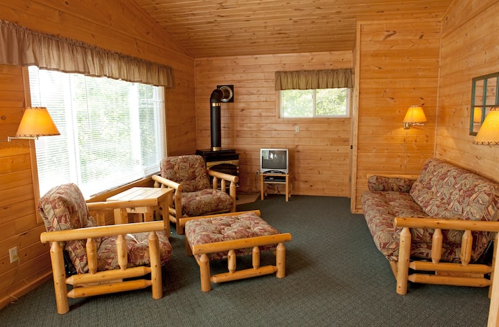 Cozy Lakeside 3 Bedroom Cabin (Cabin 10) - Maplewood State Park, Pelican Rapids