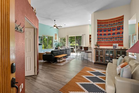 Top performing Airbnb: Red Rock Views*Pool* on the Golf Course*Pickleball in Village Of Oak Creek (Big Park)
