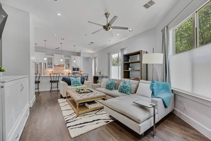 “Dallas View” 3 BR Townhome