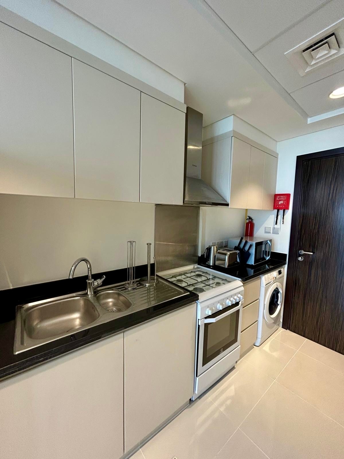 Top performing Airbnb: Modern Studio with golf course view in Al Hebiah Third